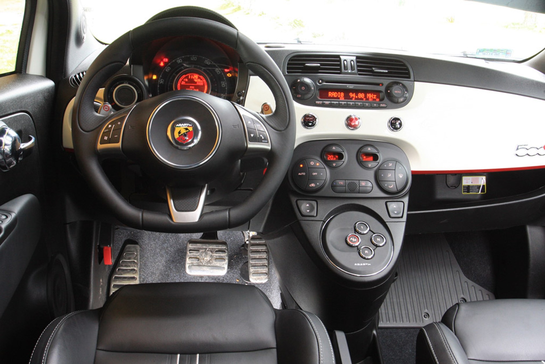 Abarth 500c: Maluszek ze sportowymi aspiracjami