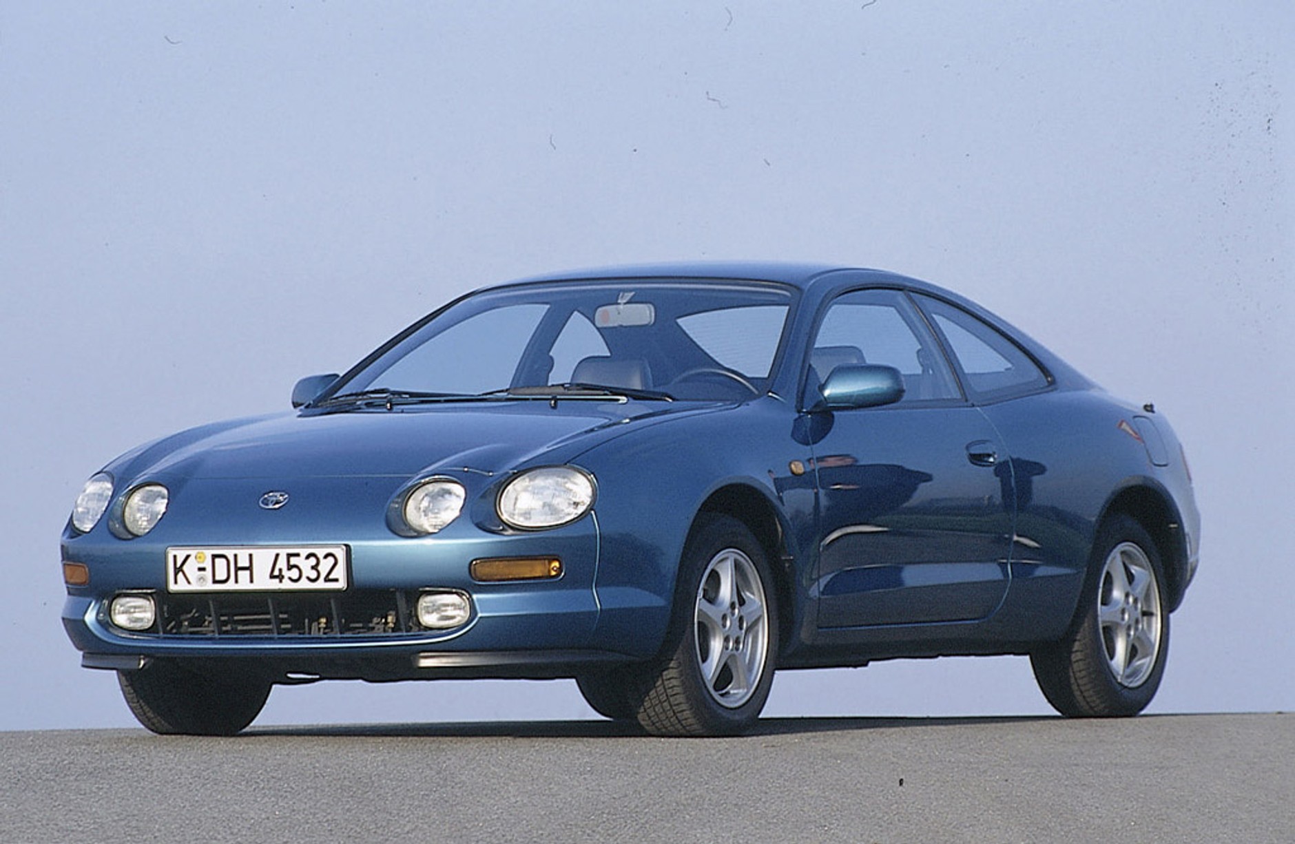 Szukamy auta dla młodego kierowcy: pierwszy samochód – dobry, tani, z charakterem