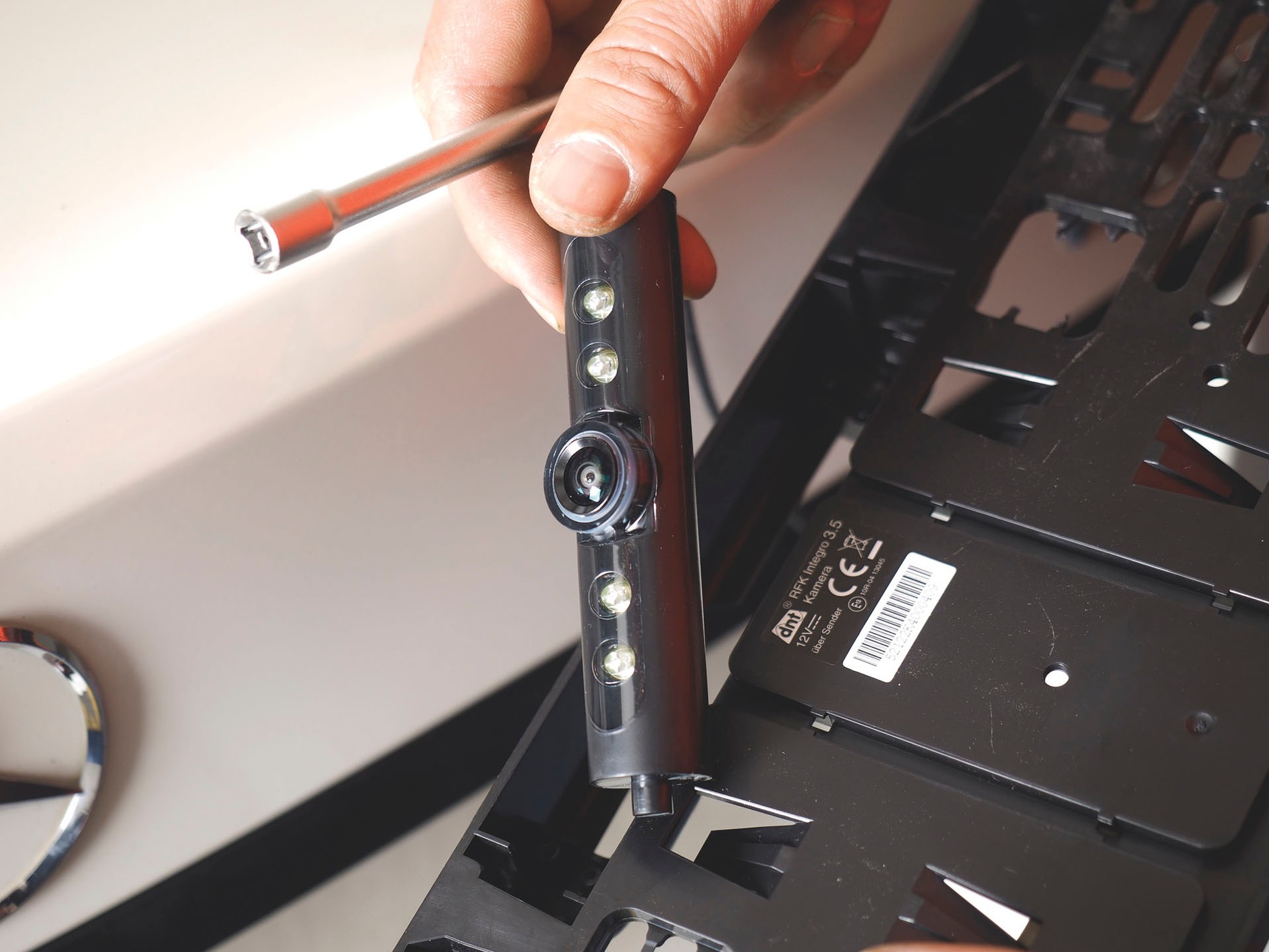 Jak samemu zamontować kamerę cofania