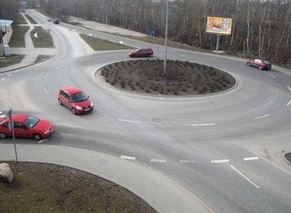Ronda turbinowego boi się wielu kierowców. Nie znają zasad i gubią się na drodze