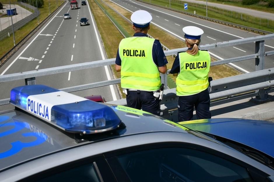 Policyjna kontrola odległości między pojazdami