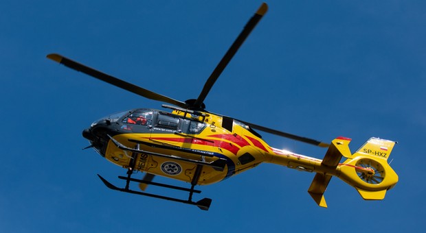 Ratownik z helikoptera LPR o swojej pracy: "latamy bardzo często, w dzień i w nocy"