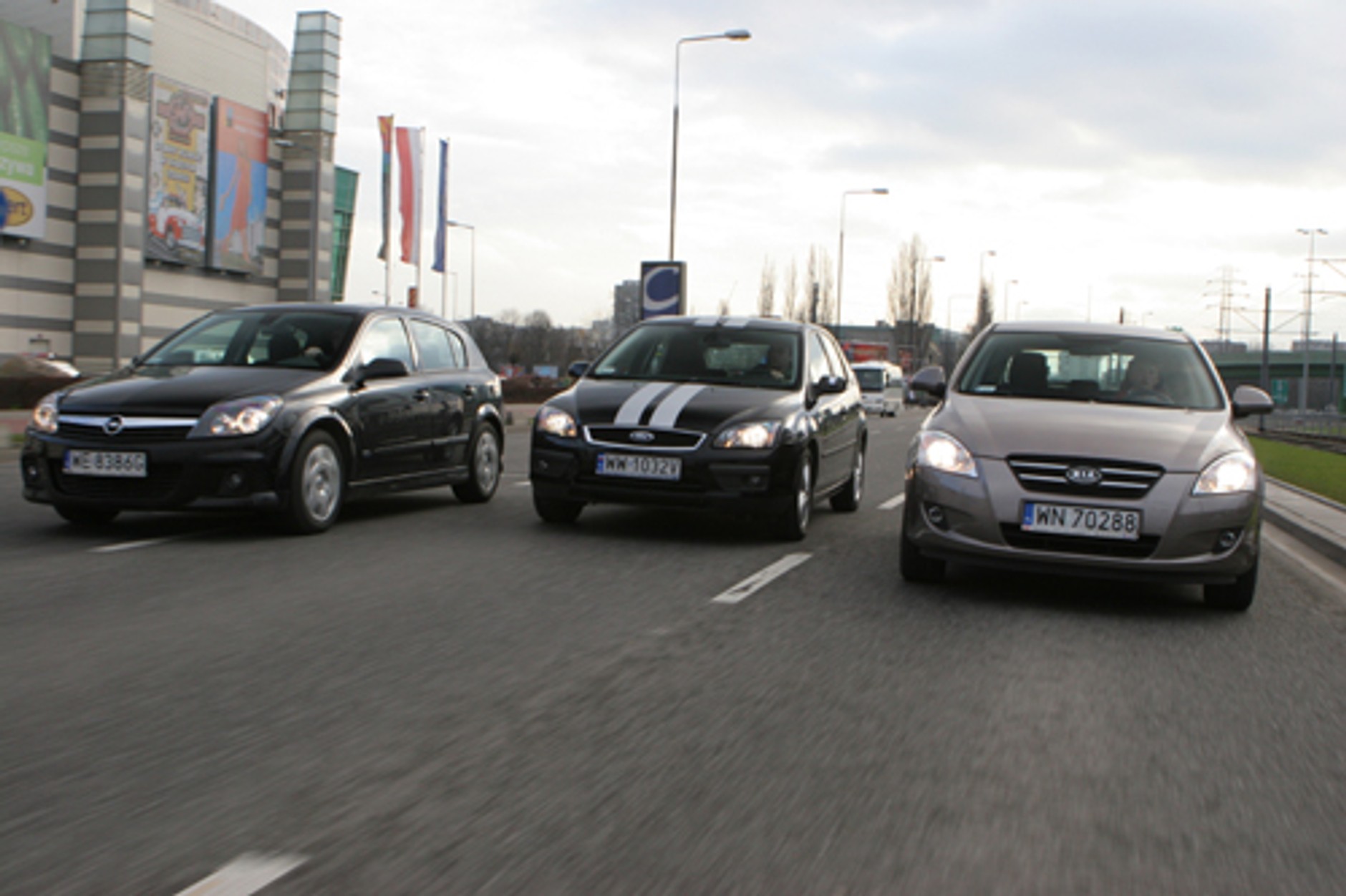 Kia Ceed, Opel Astra, Ford Focus - Dwa niszczyciele i stawiacz min