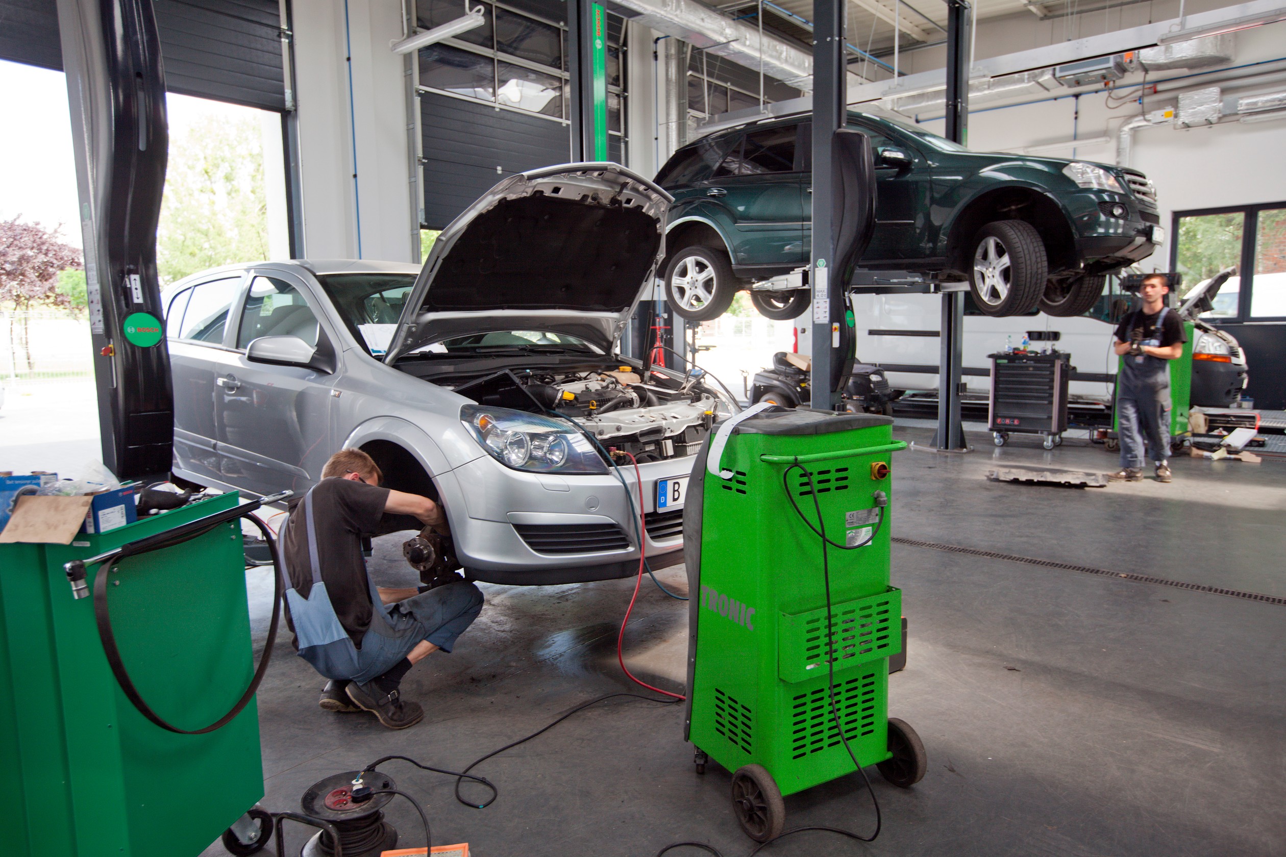 Wyposażenie warsztatów należących do sieci Bosch Car Service pozwala na kompleksową obsługę aut wszystkich marek.
