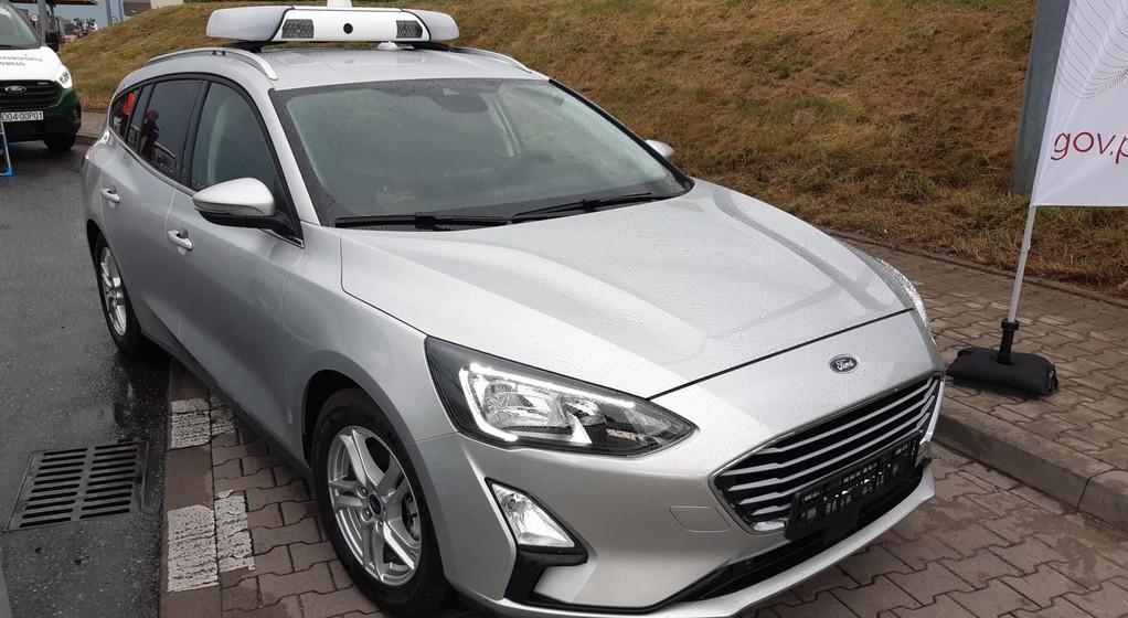 Nieoznakowany radiowóz do kontroli opłat drogowych e-TOLL .