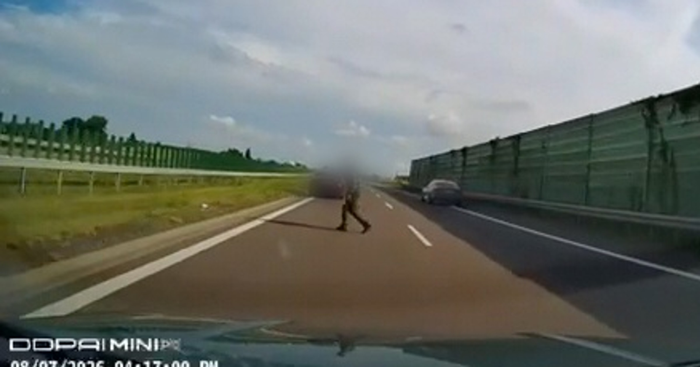 Pieszy na drodze ekspresowej S17 pod Lublinem