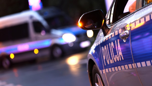 Nocny pościg ulicami Warszawy: 17-latek potrącił rowerzystkę i uszkodził trzy radiowozy