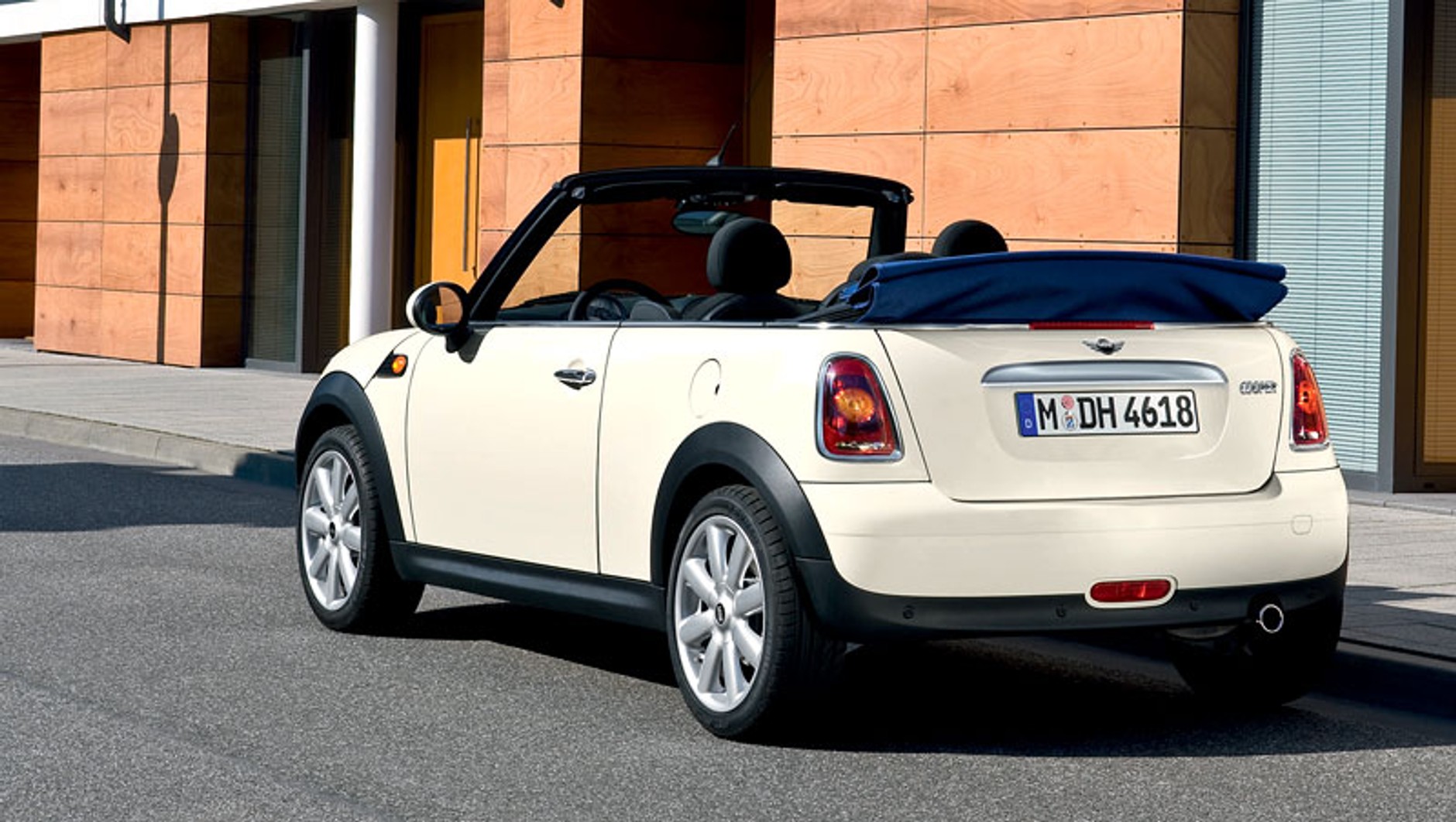 Detroit 2009: premiera światowa Mini Cabrio