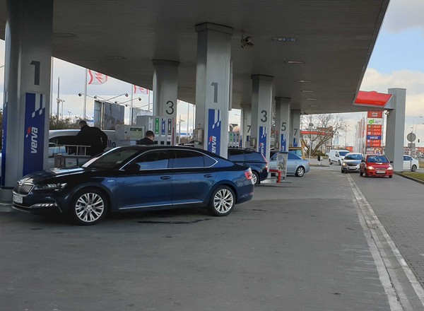 Orlen wprowadził limit tankowania, ale paliwa nie zabraknie. Sprawdziliśmy, jak wygląda sytuacja na stacjach