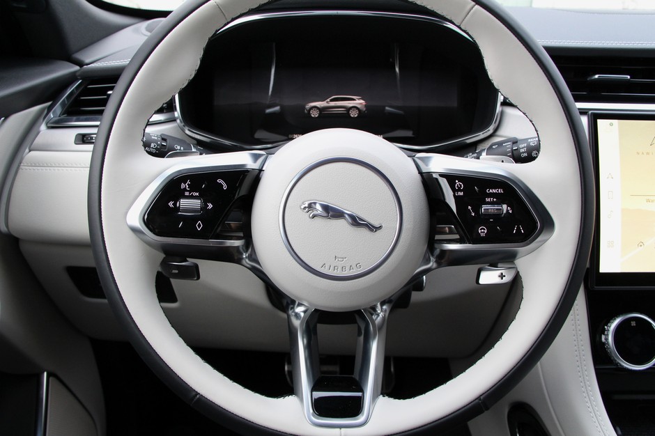 Jaguar F-Pace 2.0D R-Dynamic SE