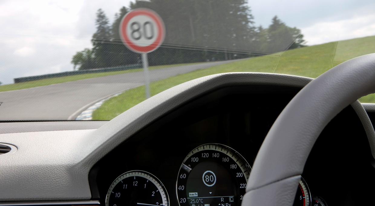 Asystent i ogranicznik prędkości ISA obowiązkowe w autach już od lipca