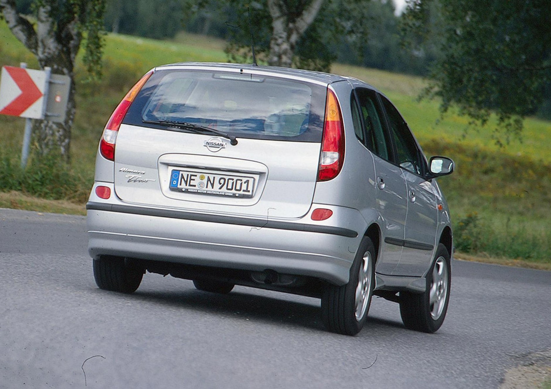 Nissan Almera Tino: zakup wysokiego ryzyka