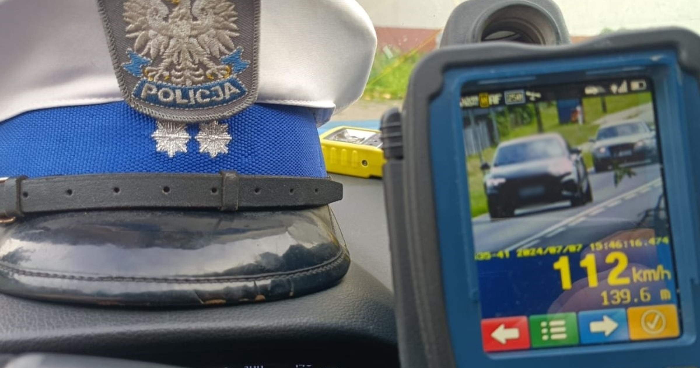 Policjanci zauważyli Audi w pobliżu przejścia dla pieszych. Jechało stanowczo "zbyt dynamicznie"