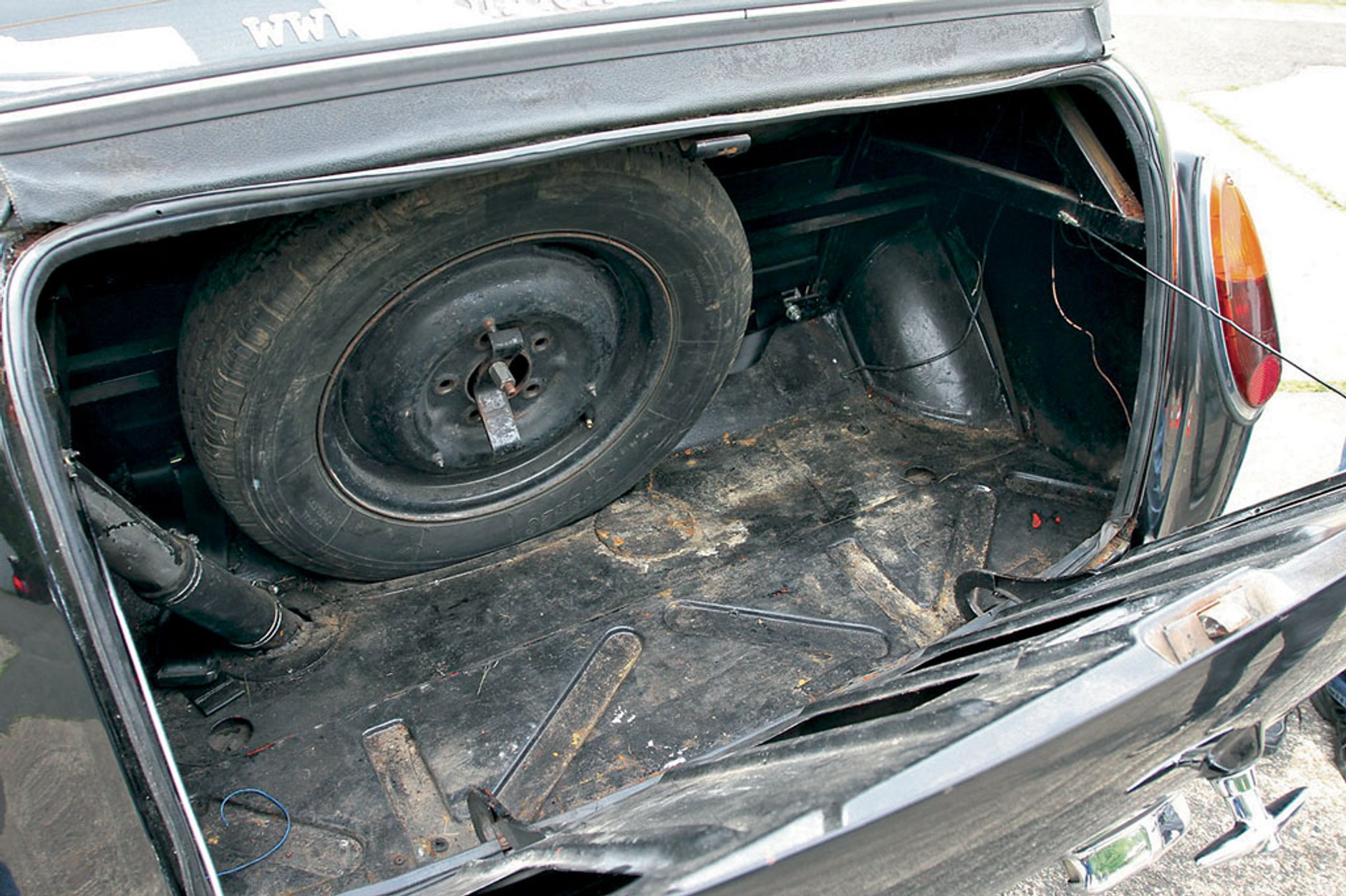 Mercedes W123 kontra Austin FX4Q - która taksówka jest lepsza?