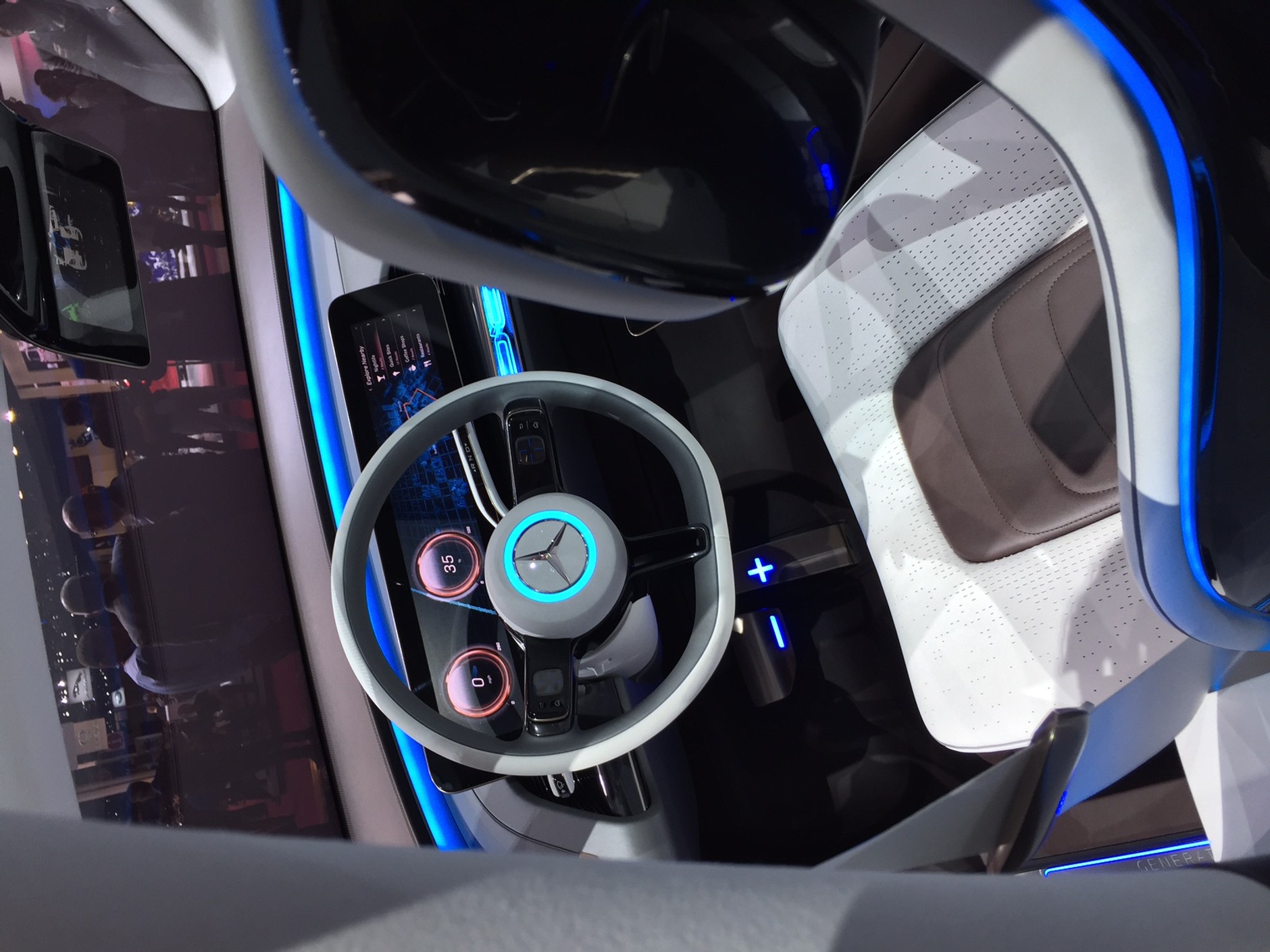 Mercedes Generation EQ – Paryż 2016