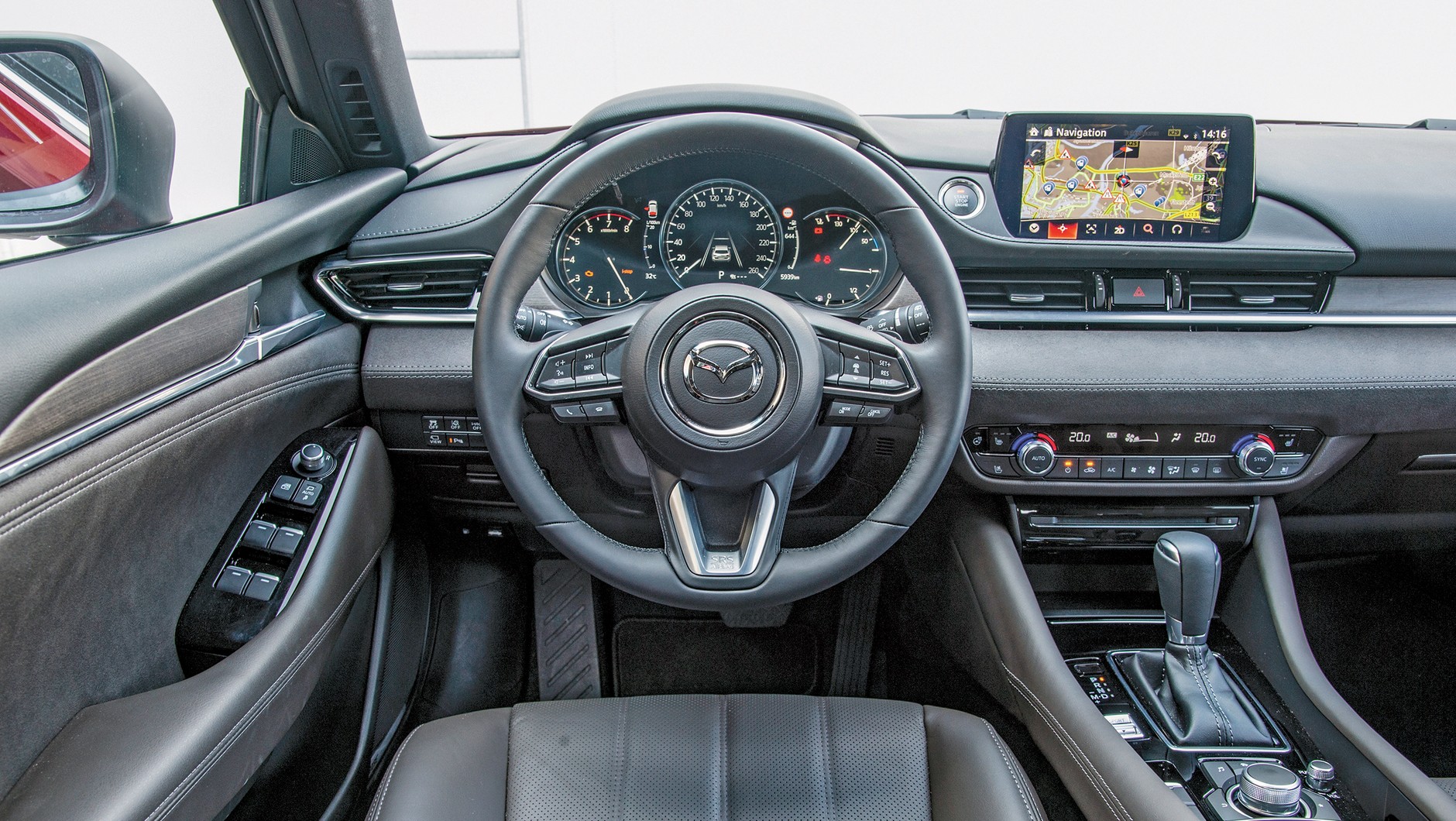 Cztery kombi klasy średniej - Mazda 6