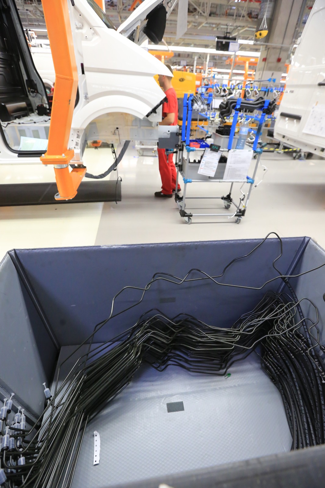 Fabryka Volkswagena we Wrześni: etapy produkcji Craftera na montażu