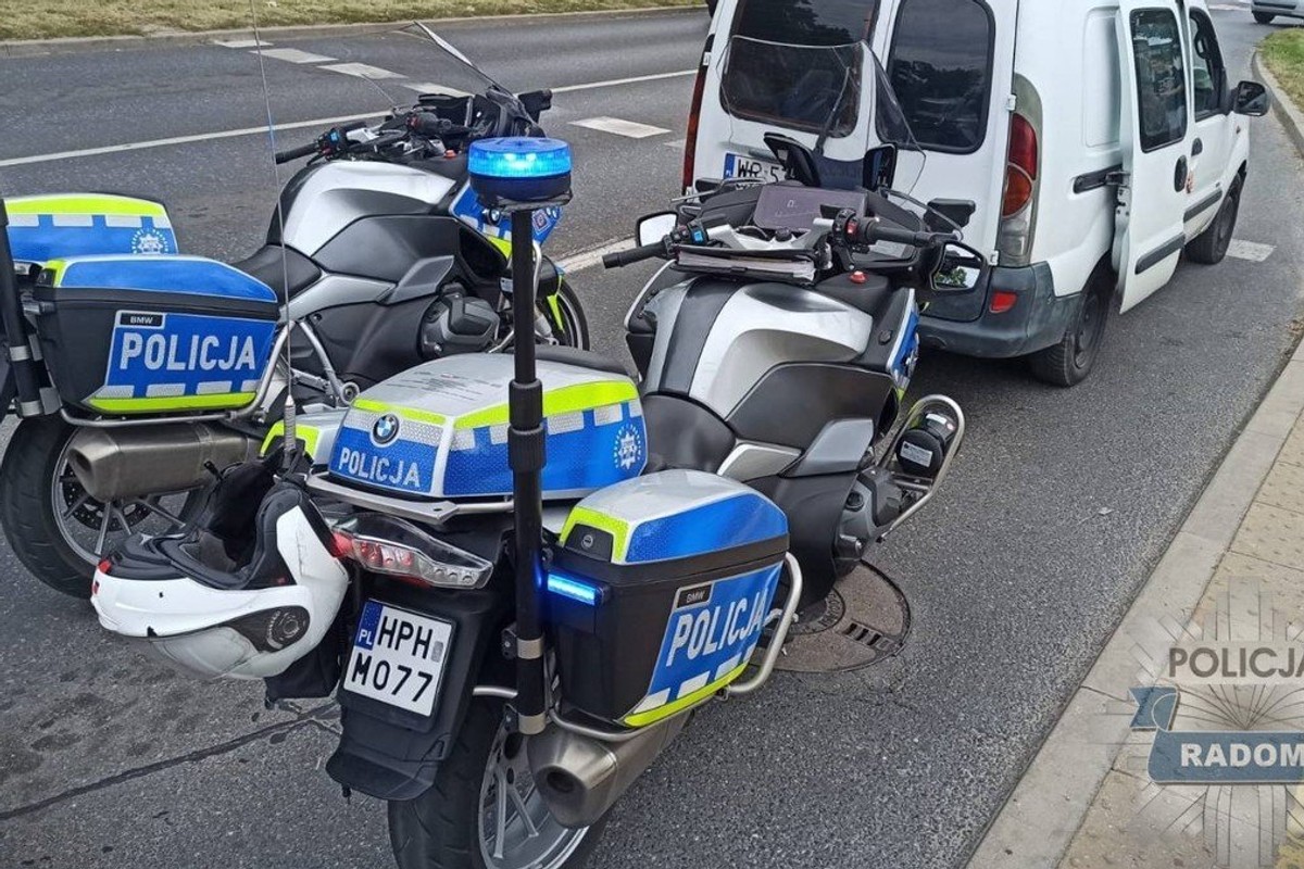 Funkcjonariusze na motocyklach wyczuli typową woń przez otwartą szybę. To się nazywa policyjny nos