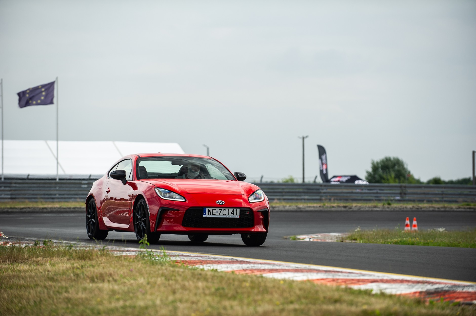 Toyoty linii GR i GR SPORT