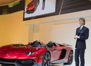 Lamborghini Aventador J: drogowy myśliwiec