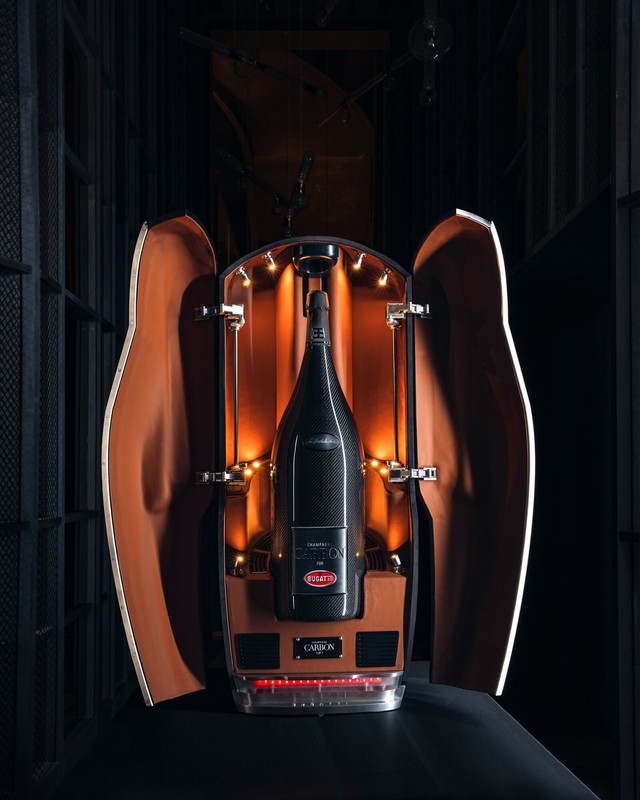 Szampan Bugatti „La Bouteille Noire“