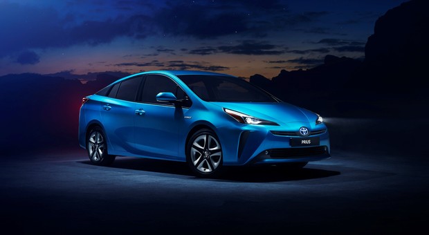 Toyota Prius - kiedyś najpopularniejsza hybryda, dziś prawie się nie sprzedaje. Ale za rok wszystko się może zmienić!