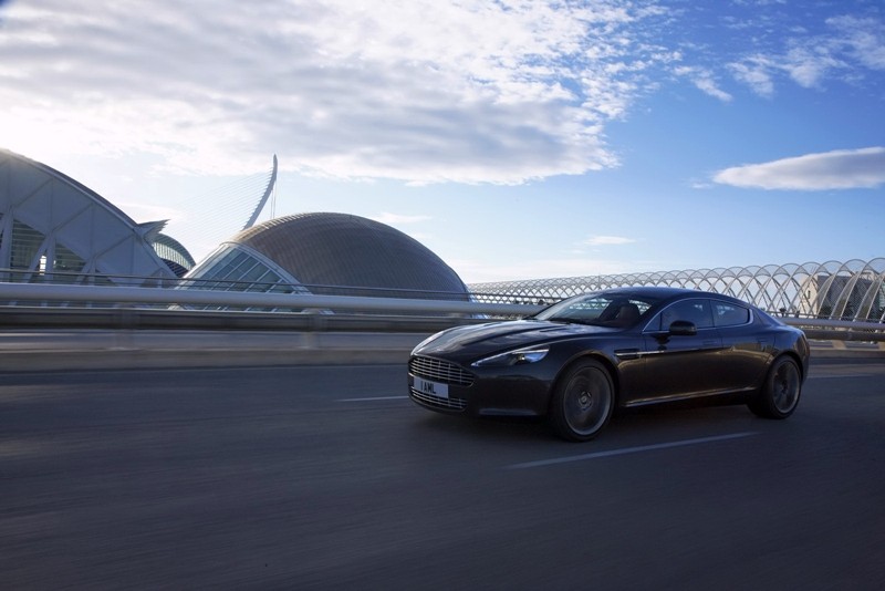 Aston Martin Rapide – z pięknem trzeba obcować