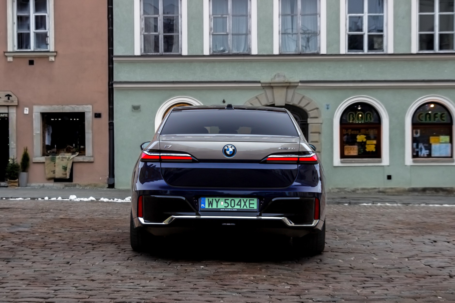 BMW i7