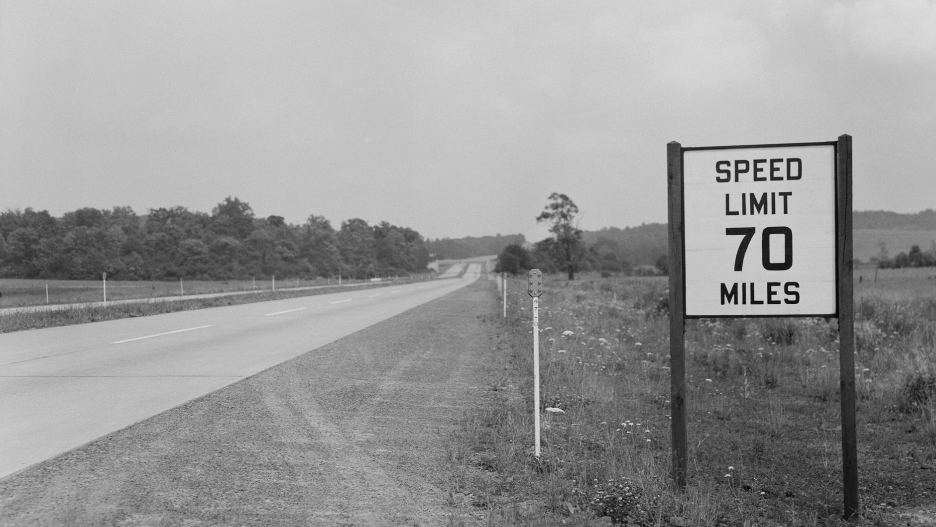 Pennsylvania Turnpike, pierwsza nowoczesna autostrada w USA, otwarta w 1940 r. (zdjęcie z 1942 r.).