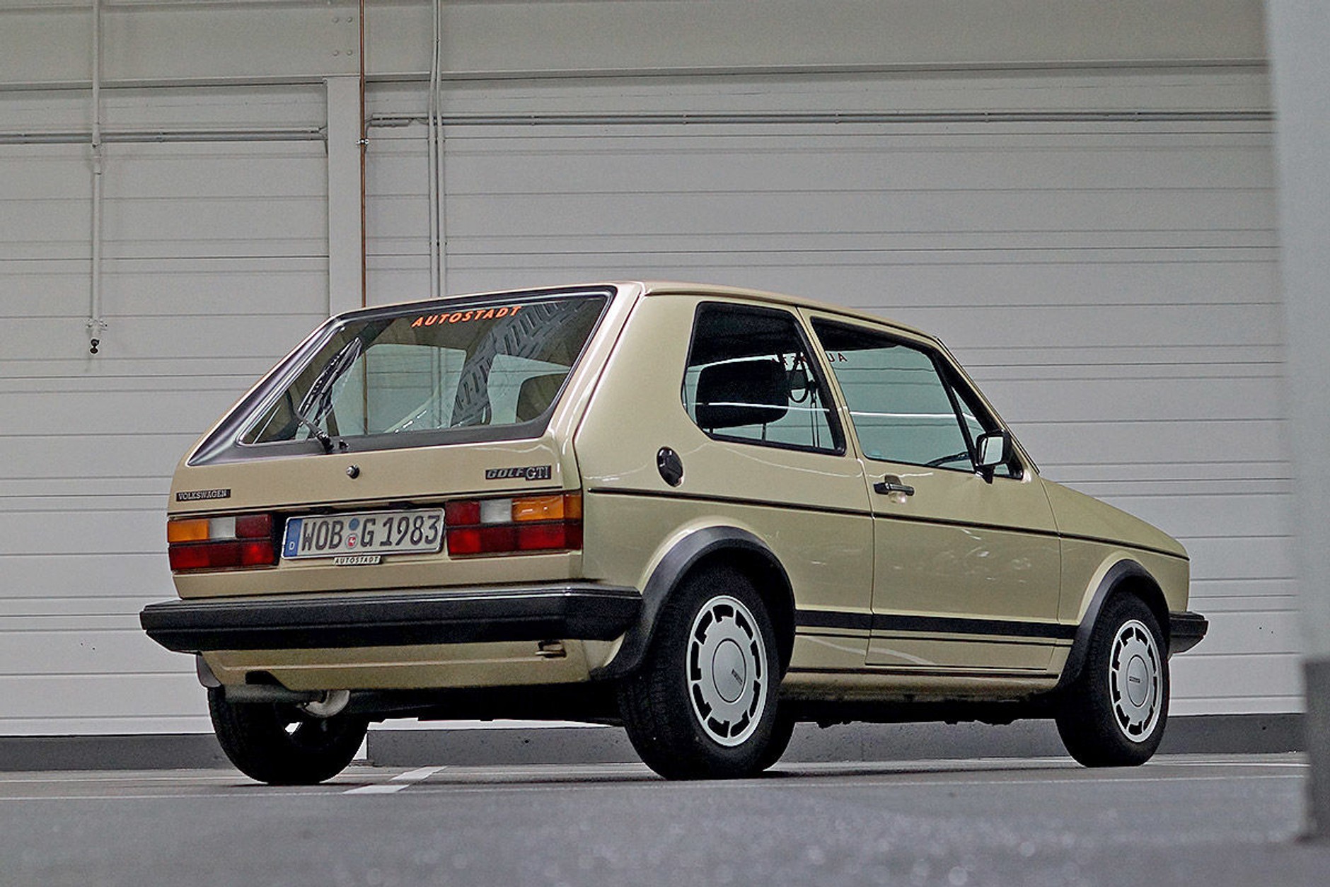 Tak powinno jeździ prawdziwe GTI – Volkswagen Golf 1 GTI Pirelli