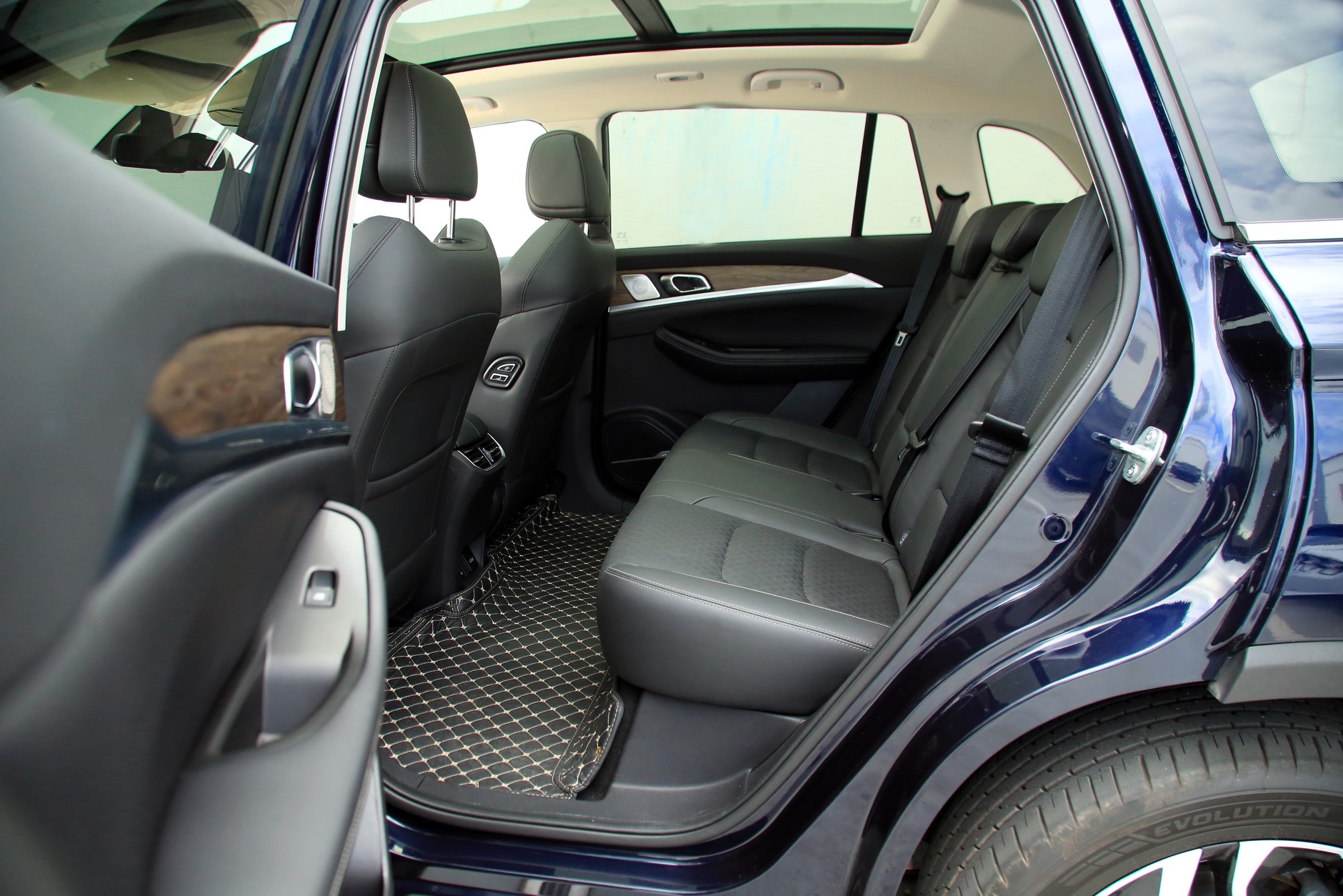 Skywell ET5 2022 1 generacja