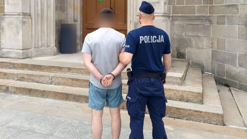 Obraz pochodzący z serwisu https://boleslawiec.policja.gov.pl/dbl/aktualnosci/bieza/121492,Nietrzezwy-kierowca-w-trybie-przyspieszonym-trafil-przed-sad.html