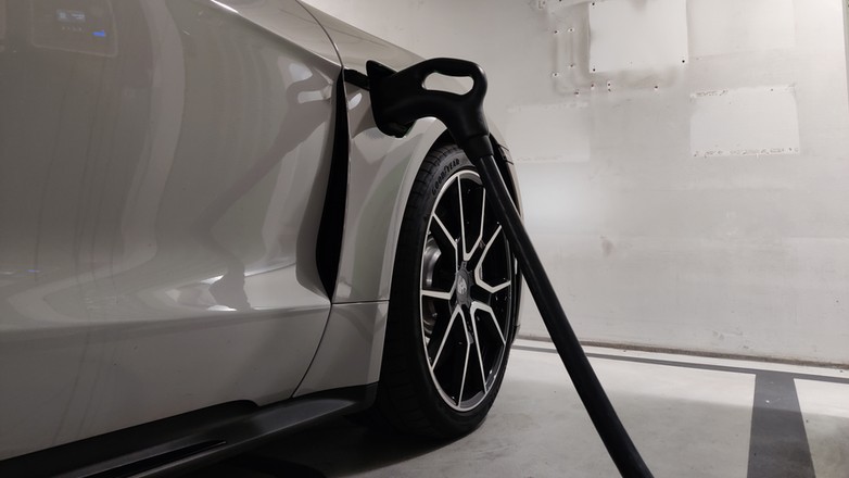 Ładowanie samochodu