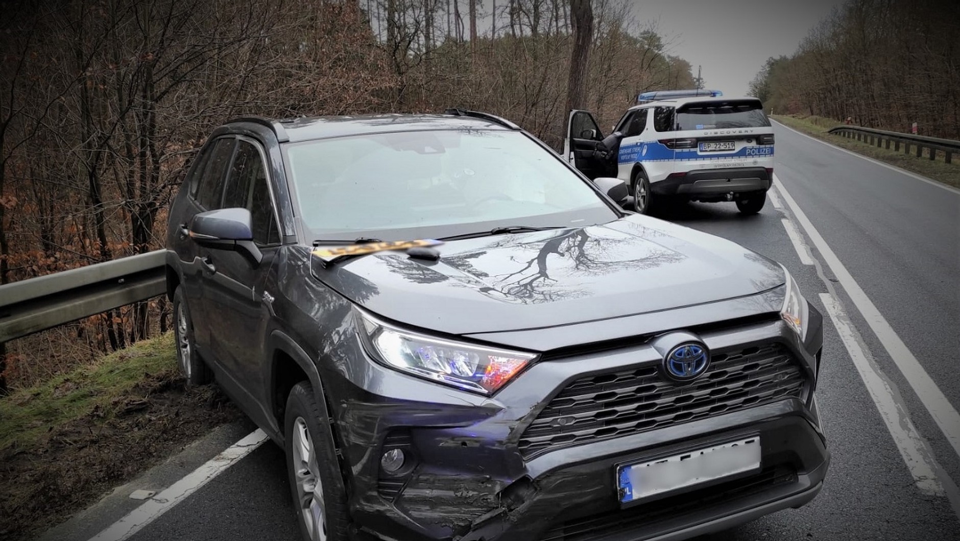 Toyota RAV4 o wartości około 150 tys. zł