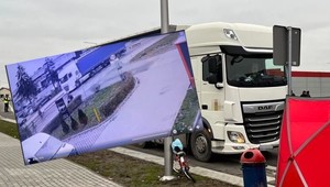 Ciężarówka śmiertelnie potrąciła rowerzystkę. Wszystko nagrał monitoring [WIDEO]