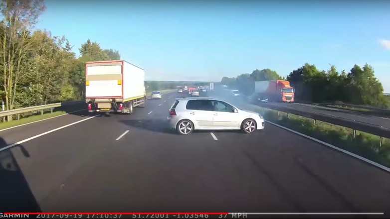 Zatrzymał rozpędzony autobus na milimetry