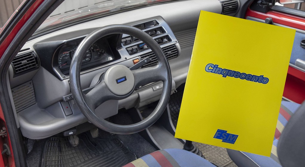 Znalazł w garażu żółtą książeczkę o Cinquecento