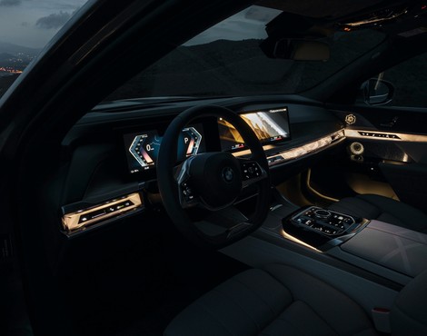 BMW i7