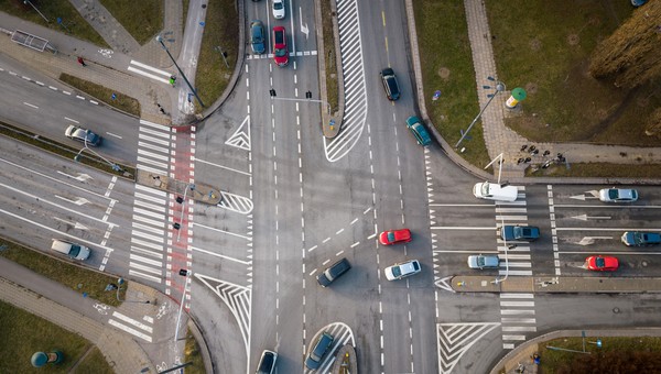 Warszawa coraz bezpieczniejsza. Mniej ofiar wypadków drogowych