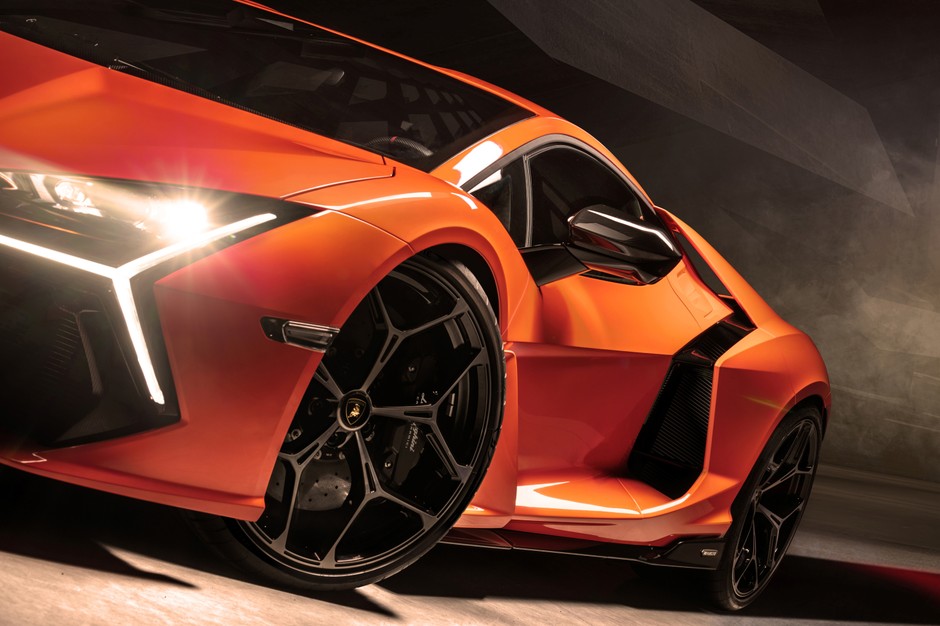 Lamborghini Revuelto (od 2023 r.)