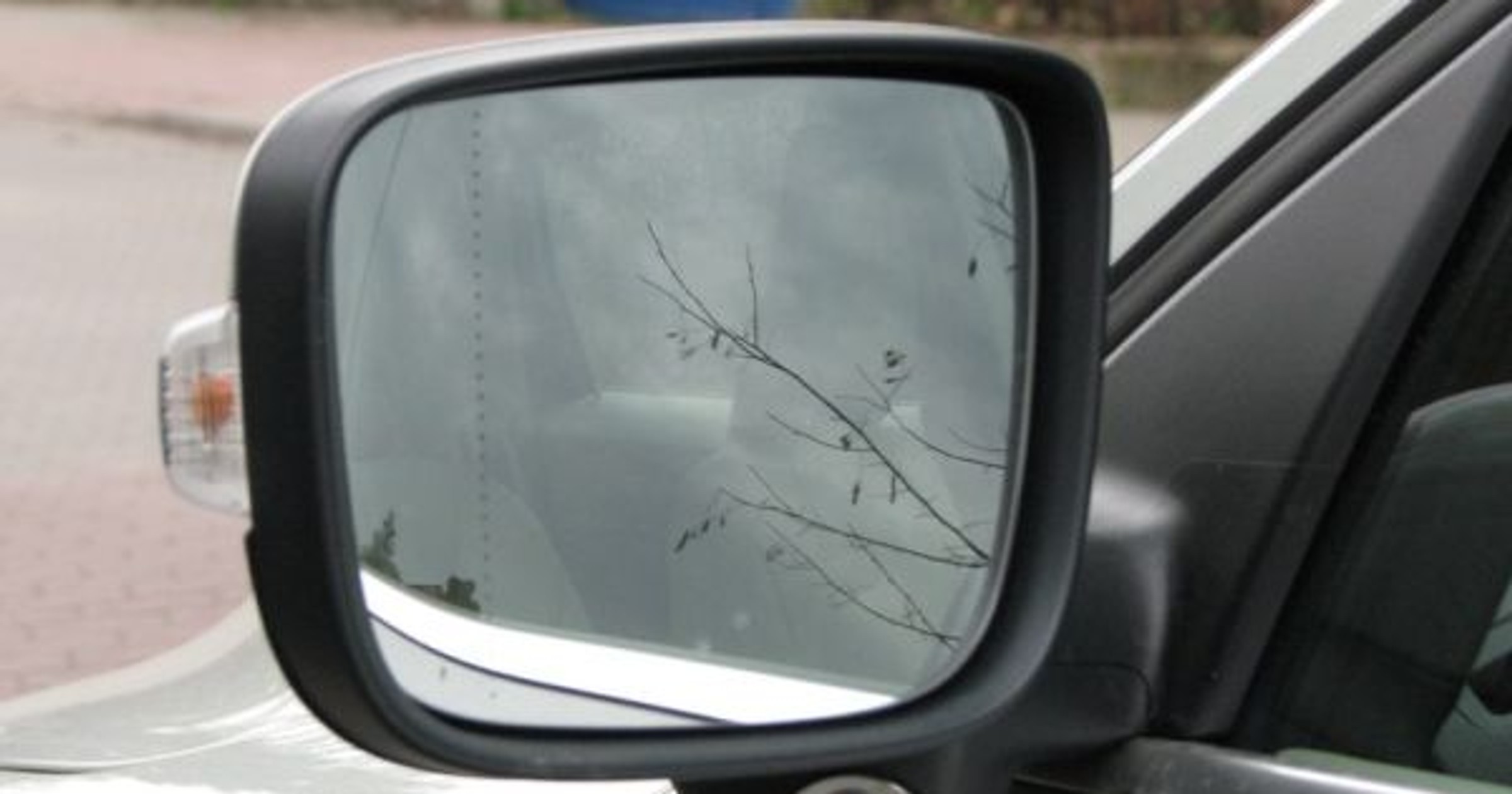 Lusterko z kamerą