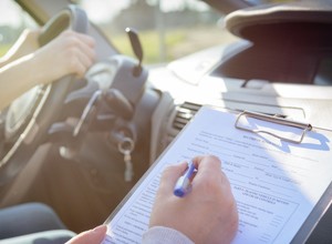 Sprawdź, czy zdał(-a)byś test na prawo jazdy. Mniej niż 14/15 to porażka