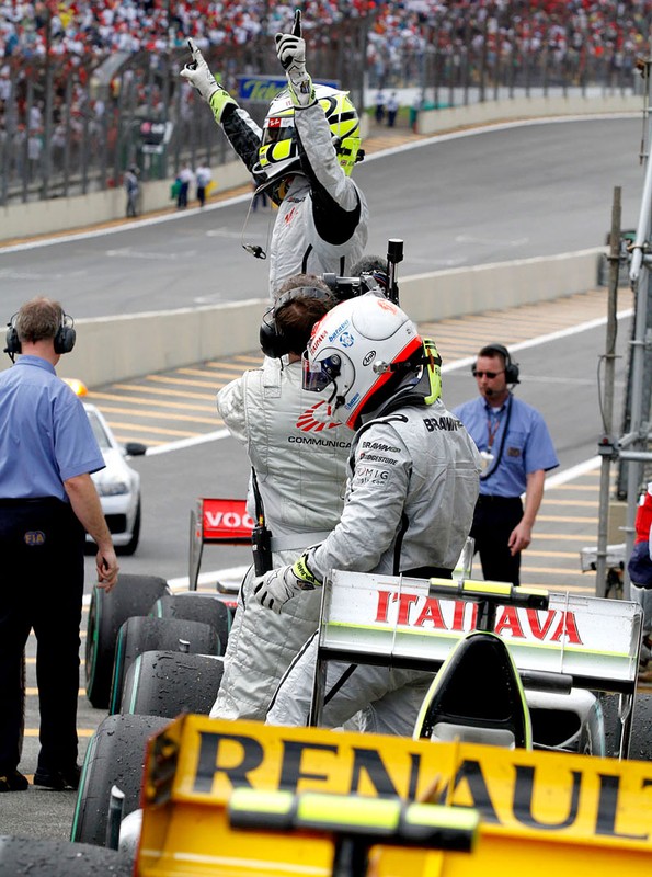 Grand Prix Brazylii 2009: Jenson Button mistrzem świata - fotogaleria Jiří Křenek