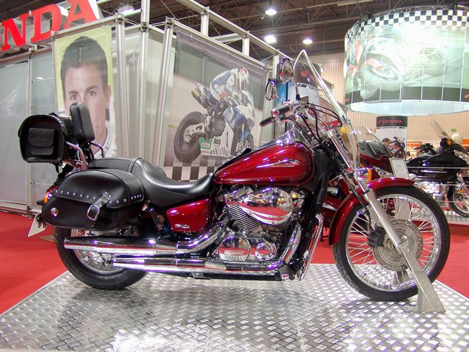 MOTOCYKL-EXPO 2007: cudowne maszyny i piękne dziewczyny (fotogaleria)