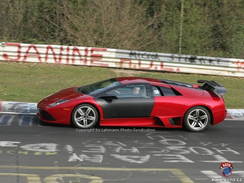 Zdjęcia szpiegowskie: duże Lambo bez zbędnych kilogramów