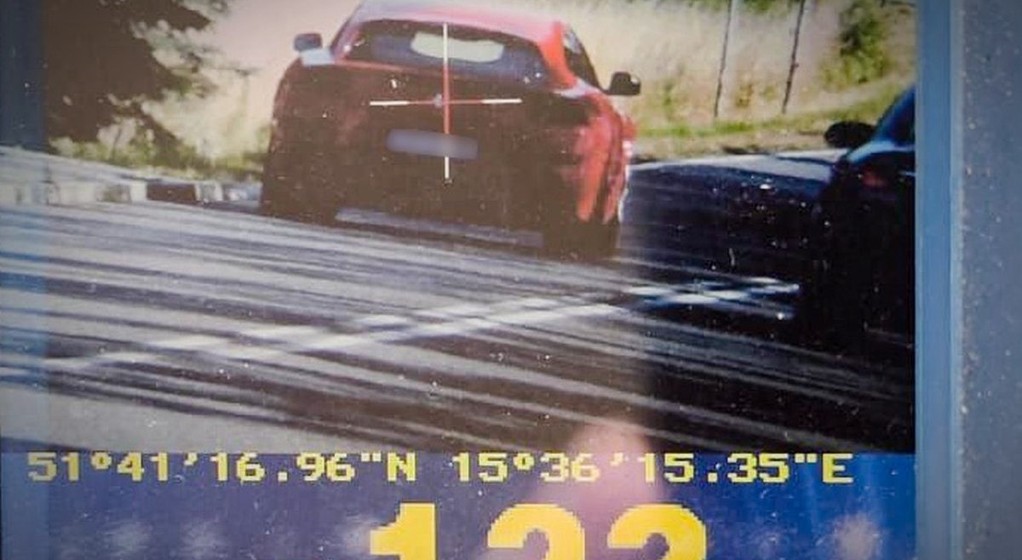 Kierowca Ferrari nie przejmował się limitem prędkości