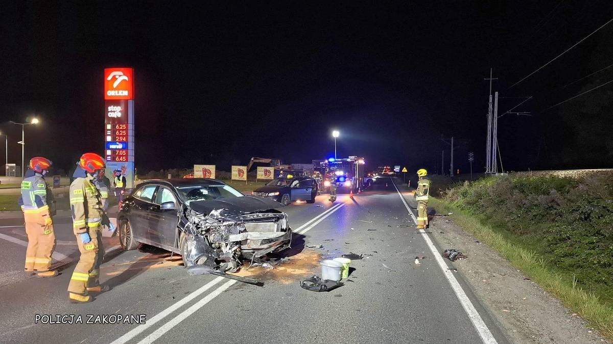 17-latek w mercedesie próbował wyprzedzać. Staranował volvo