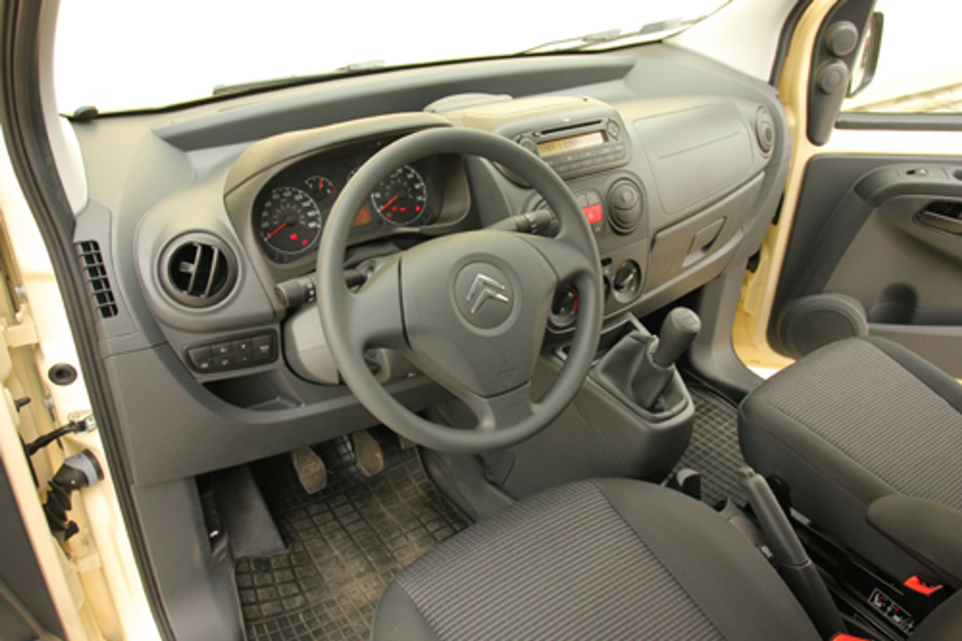 Citroen Nemo - Pękata miniaturka