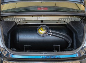 Masz auto z LPG? Sprawdź, czy jest ta naklejka. Za brak zapłacisz krocie