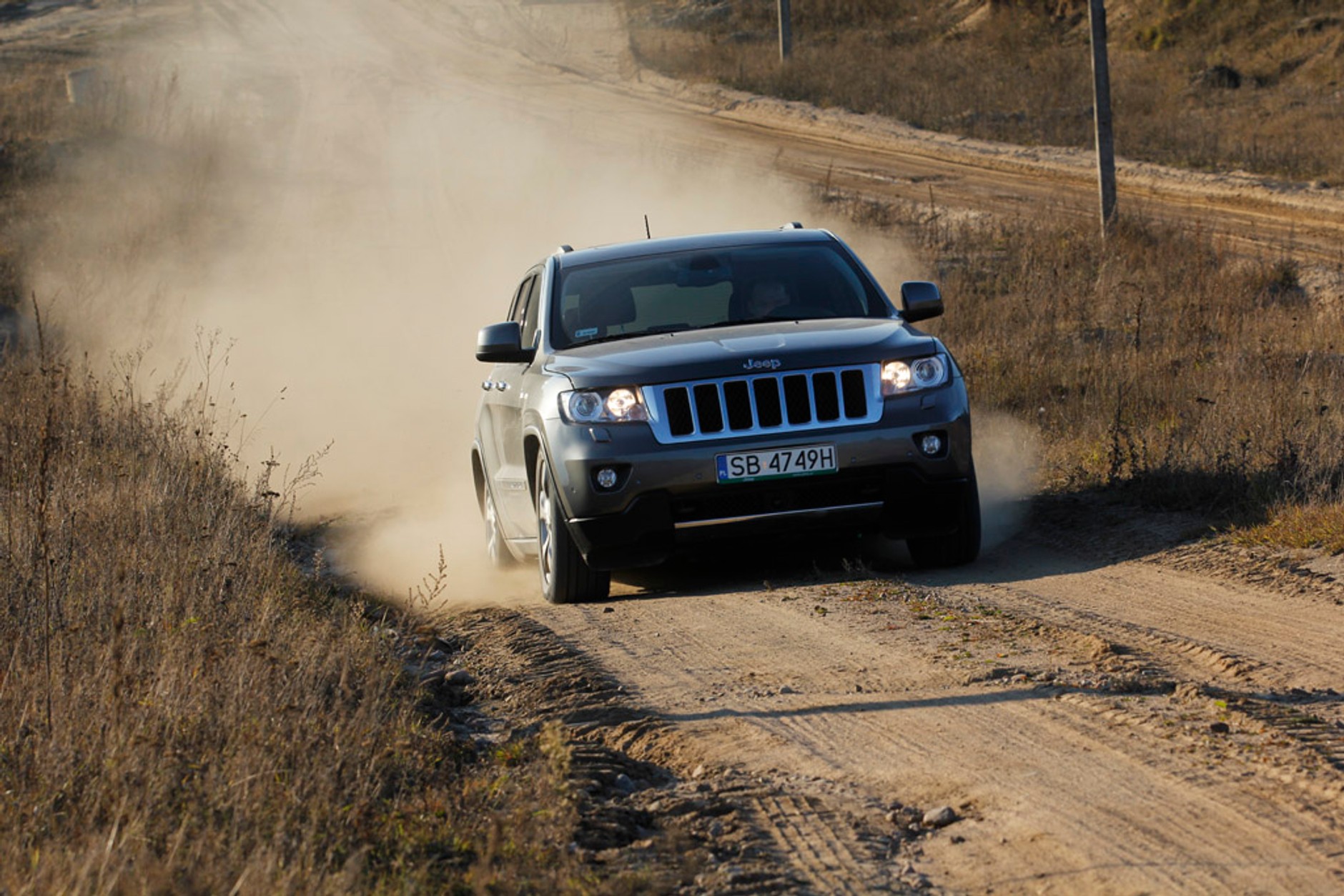 Jak seryjną terenówką szybko jechać w terenie?